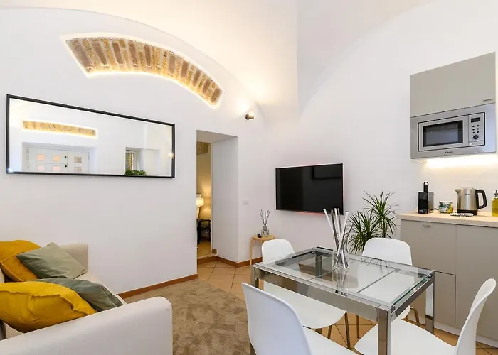 Cozy & Central With Private Entrance By Ndp Rent